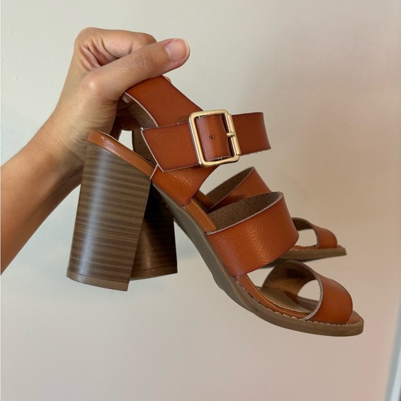 Ols Navy Brown Block Heels with Gold Buckle - Size 7 1/2 - Picture 3 of 5